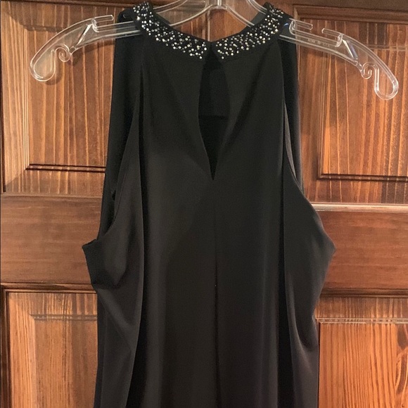 Women’s dress - Picture 2 of 3